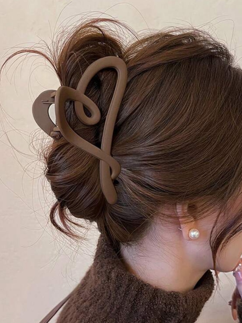 Mocha Muse Abstract Heart Claw Clip NEW 🏷️